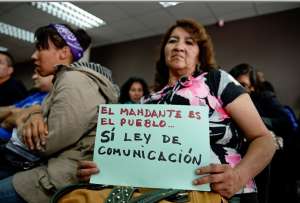 Ciudadanos llegaron a la Corte Constitucional para defender la vigente Ley de Comunicaci&oacute;n. Foto: Andr&eacute;s Darquea/ El Tel&eacute;grafo