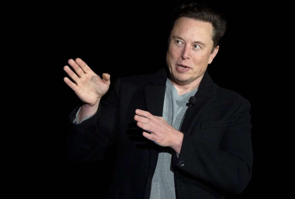 Elon Musk, propietario de Twitter, señaló que se encargará de dirigir los equipos de «software» y de gestión de servidores. 