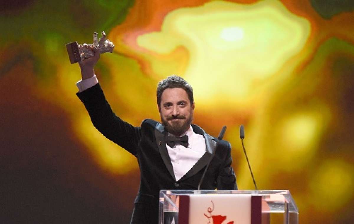 Pablo Larra&iacute;n, de 38 a&ntilde;os, recibi&oacute;  el Oso de Plata por su pel&iacute;cula que arremete contra la Iglesia cat&oacute;lica y pone al desnudo sus culpables silencios. Foto: AFP