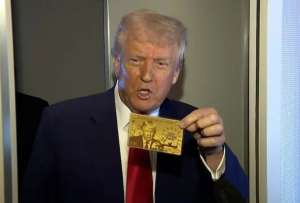 El presidente de los Estados Unidos, Donald Trump, presentó la “Golden Card” o “Visa de Oro” con una imagen de su rostro. 