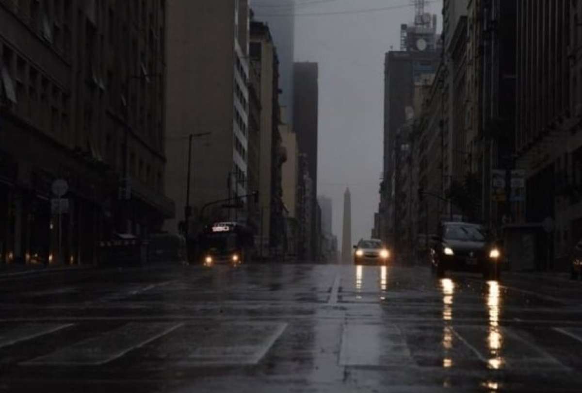 Buenos Aires amaneci&oacute; a oscuras: incendio en una subestaci&oacute;n desat&oacute; el corte