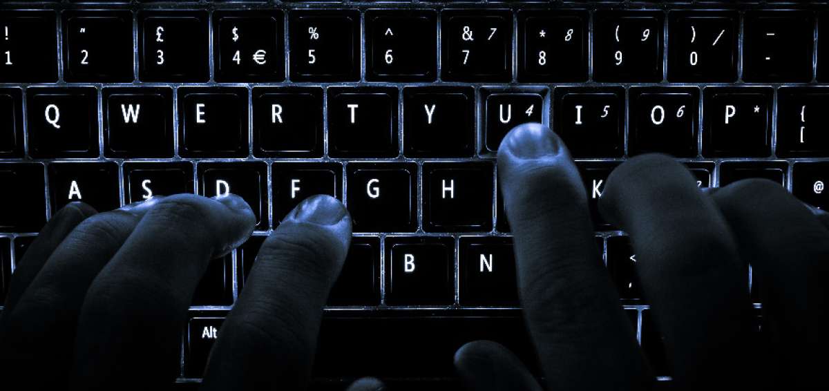 &lsquo;Se busca hackers a medio tiempo&rsquo;