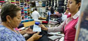 El SRI recorri&oacute; locales comerciales, en Guayaquil, para verificar si cobran el 12% del IVA.