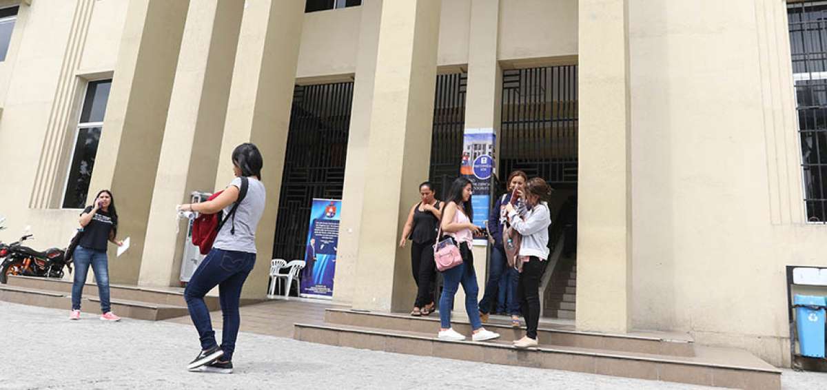 Los alumnos que accedan a las becas universitarias recibir&aacute;n ayuda econ&oacute;mica para sus necesidades: transporte, alimentaci&oacute;n, &uacute;tiles y m&aacute;s.