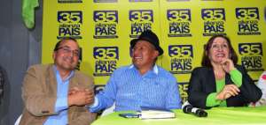  En el conversatorio con los medios acompa&ntilde;aron a Soliz, el gobernador Fernando Su&aacute;rez y el director del movimiento, Alfonso Tulpa.  