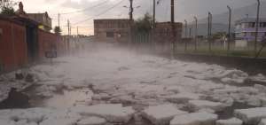 La granizada dej&oacute; una gran acumulaci&oacute;n de hielo en varios puntos del cant&oacute;n.