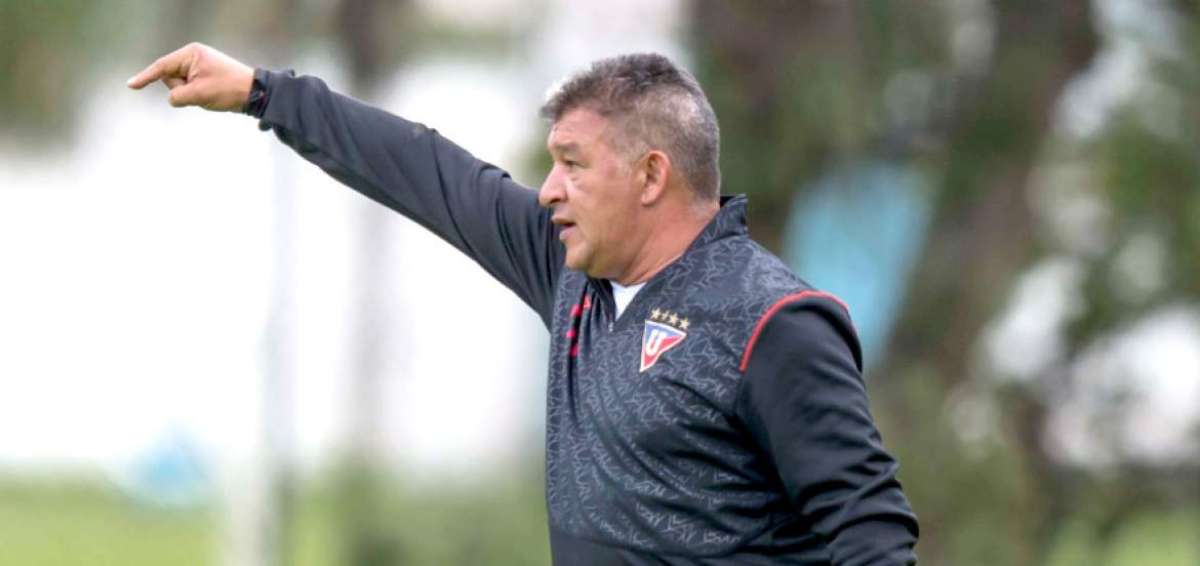 Claudio Borghi puso su cargo a disposici&oacute;n en tres ocasiones