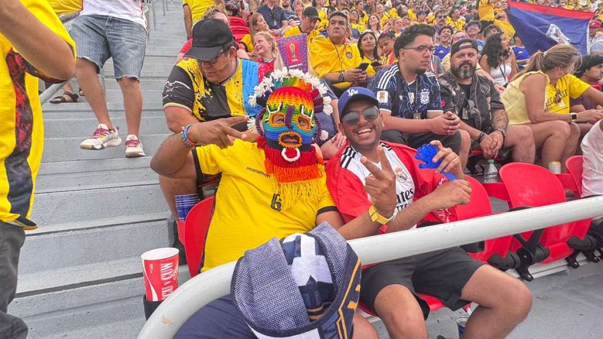 El Diablo Huma presente en los grader&iacute;os del estadio de Kansas en el partido Ecuador vs. Curazao