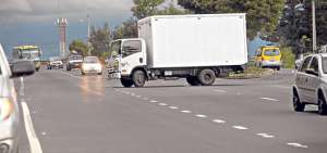 El sector del Tri&aacute;ngulo de Piedra, entre la intersecci&oacute;n de la av. Sim&oacute;n Bol&iacute;var y la autopista general Rumi&ntilde;ahui, es considerado como un de los 3 puntos de mayor riesgo de accidentes en la avenida. Foto: Fernando Sandoval/ El Tel&eacute;grafo