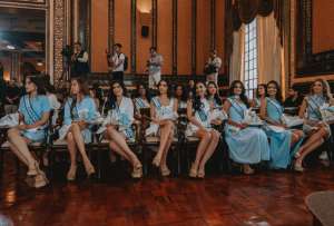 El tradicional certamen Reina de Guayaquil, tiene más de un siglo de historia. Las 16 candidatas aspiran a la corona. 