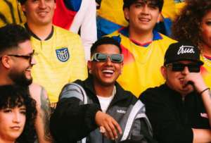 Artistas ecuatorianos presentan &ldquo;La Tri&rdquo;, un tema inspirado en la identidad y el orgullo nacional.