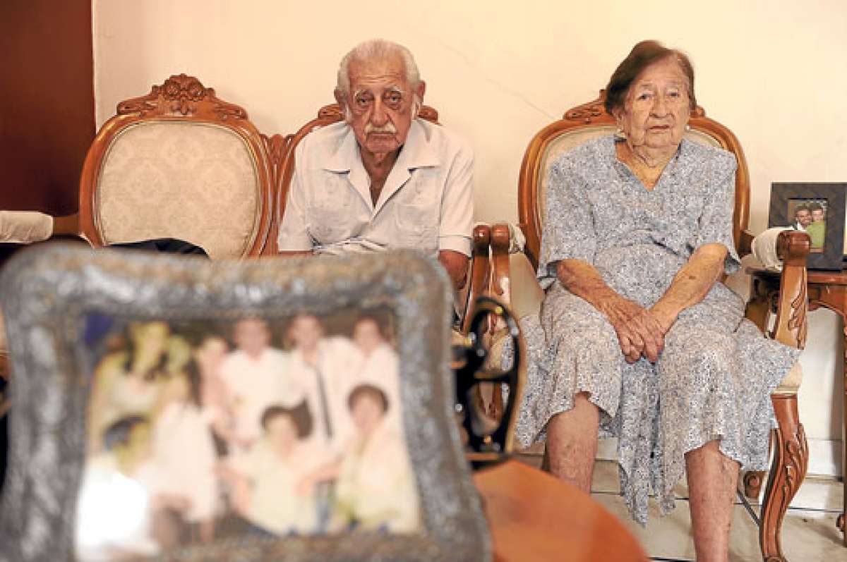 Jacinto Bruque y Clemencia Bruque son los dos hijos vivos del exteniente de Artiller&iacute;a. 