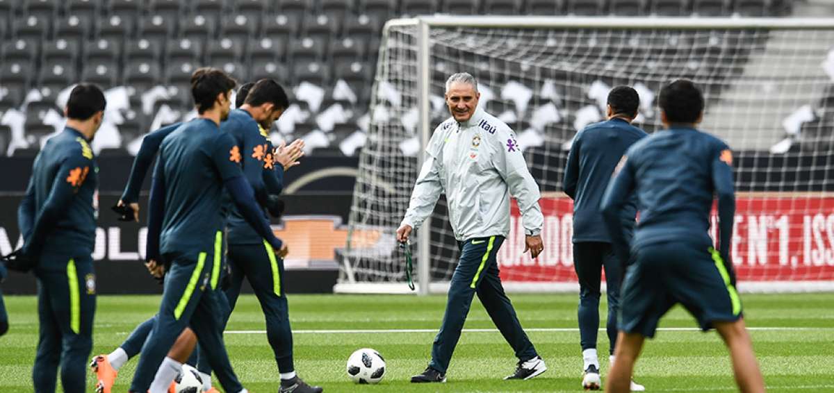 Brasil se entren&oacute; ayer en Berl&iacute;n y dej&oacute; listo el equipo que enfrentar&aacute; esta tarde a Alemania. 