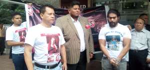 Edwin Montenegro y Daniel Zavala, padre y hermano de dos v&iacute;ctimas de supuesta mala pr&aacute;ctica profesional, se unieron ayer en Guayaquil para pedir celeridad en el tr&aacute;mite judicial de sus casos. 