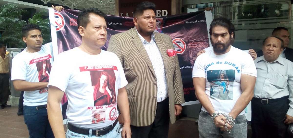 Edwin Montenegro y Daniel Zavala, padre y hermano de dos v&iacute;ctimas de supuesta mala pr&aacute;ctica profesional, se unieron ayer en Guayaquil para pedir celeridad en el tr&aacute;mite judicial de sus casos. 