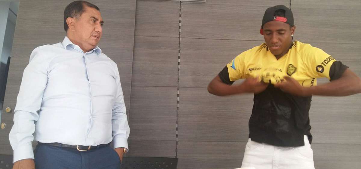 Henry Patta es anunciado como jugador de Delf&iacute;n