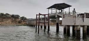 En el sector Subida Alta, en la isla Pun&aacute;, un muelle recibe a los turistas que  visitan sus balnearios y disfrutan de los otros encantos del lugar.