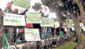 Marcha se encuentra con simpatizantes del Gobierno 
