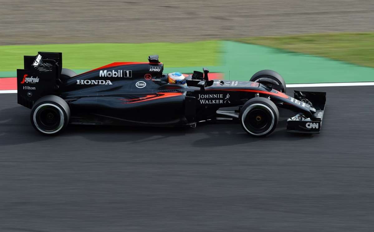 Alonso, quien tiene contrato hasta finales de 2017 con Honda, reaccion&oacute; ante los rumores de su salida de esta escuder&iacute;a. Foto: AFP