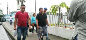Galo (c) acompa&ntilde;ado de sus familiares cuando se dirig&iacute;a al Laboratorio de Criminal&iacute;stica y Ciencias Forenses.