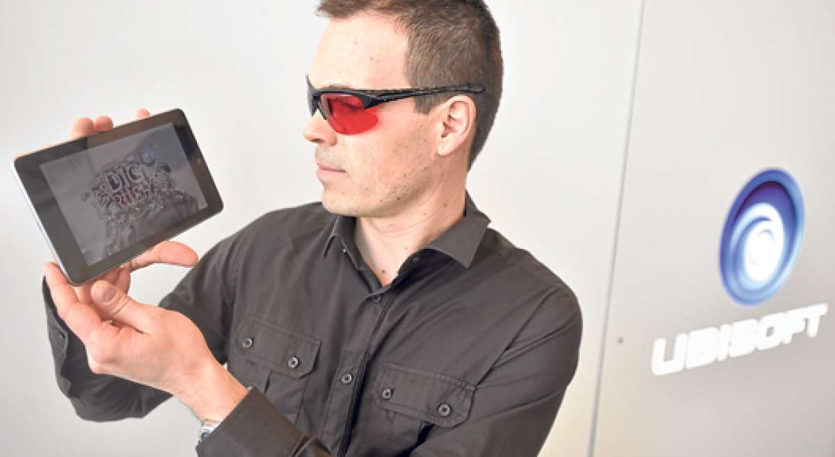Los escenarios del videojuego est&aacute;n sobre un fondo que puede ser rojo o azul y los jugadores deben llevar gafas que filtran un color u otro dependiendo del ojo. Foto: AFP