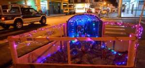 Ca&ntilde;a, papel, madera y varios materiales reciclados sirven para que los vecinos de cualquier barrio de la ciudad elaboren su pesebre comunitario. En Guayaquil la costumbre naci&oacute; desde 1969.