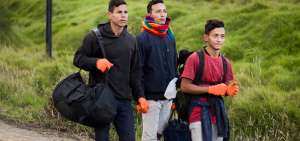 Jos&eacute;, Jes&uacute;s y An&iacute;bal, migrantes venezolanos, llegan llenos de esperanza por una nueva vida a la frontera entre Ecuador y Colombia.