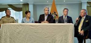 El presidente de la Rep&uacute;blica, Len&iacute;n Moreno (c)