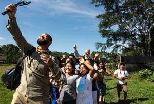 La producci&oacute;n destaca la biodiversidad, las culturas ind&iacute;genas y escenarios emblem&aacute;ticos como la Cueva de los Tayos.