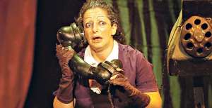 La actriz quite&ntilde;a Juana Guarderas interpreta a do&ntilde;a Aurelia Romero, personaje de &lsquo;No quiero morir virgen&rsquo;, el mon&oacute;logo que abre el encuentro. Foto: cortes&iacute;a