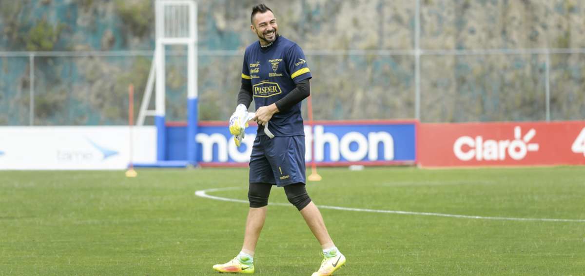 El portero argentino-ecuatoriano en el entrenamiento de Ecuador en la Casa de la Selecci&oacute;n.