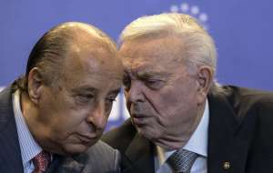 Marco Polo Del Nero (i) present&oacute; pedido de licencia del cargo para defenderse de las acusaciones del FIFAGate. Foto: AFP