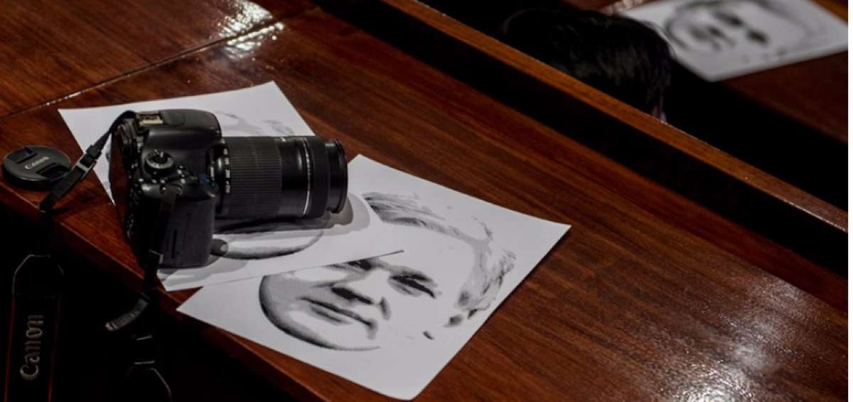 Im&aacute;genes de la charla que dict&oacute; Julian Assange en Ciespal