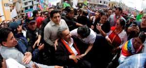 Masivo recibimiento de pueblos ind&iacute;genas a Len&iacute;n Moreno en Riobamba