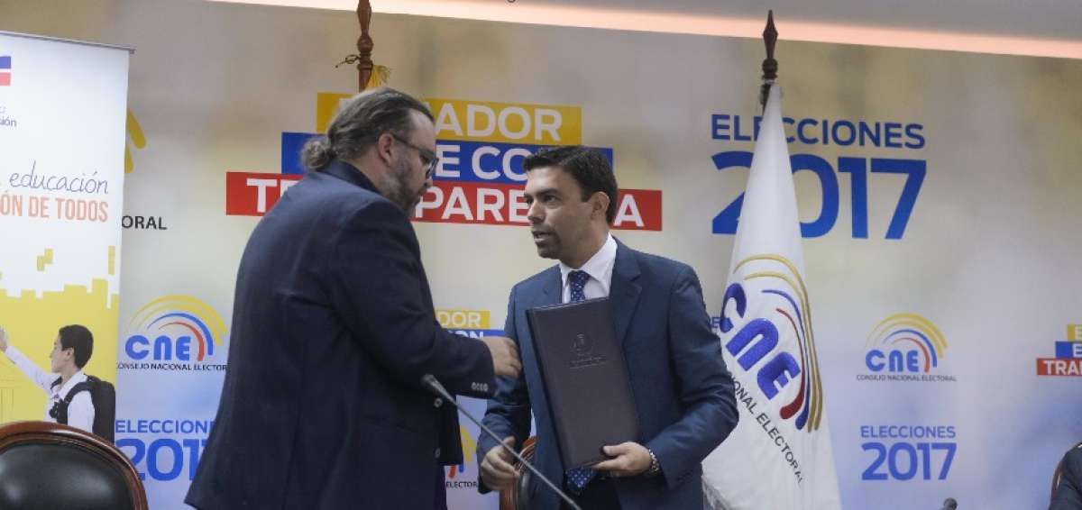 El CNE y el Ministerio de Educaci&oacute;n firmaron un convenio de cooperaci&oacute;n.
