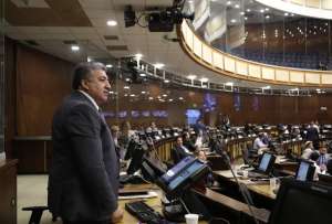 El asambleísta Eckenner Recaldefue el interpelante del exministro Esteban Bernal.