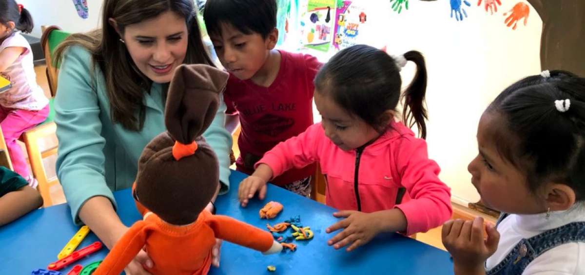 Quito echa mano de dos mu&ntilde;ecos para prevenir el abuso sexual infantil