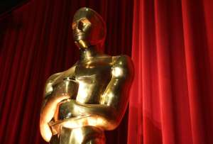 La gala de los &Oacute;scar 2026 se celebrar&aacute; en el Teatro Dolby de Los &Aacute;ngeles con una carrera abierta entre las pel&iacute;culas favoritas.