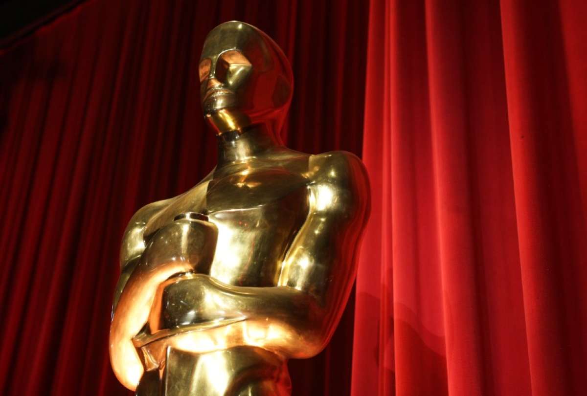 La gala de los &Oacute;scar 2026 se celebrar&aacute; en el Teatro Dolby de Los &Aacute;ngeles con una carrera abierta entre las pel&iacute;culas favoritas.