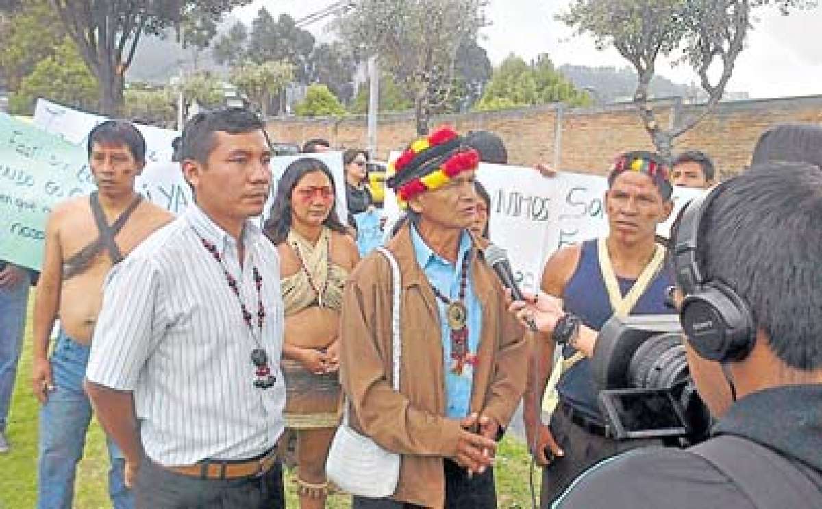 Dirigentes de la nacionalidad Huaorani llegaron de la Amazon&iacute;a para apoyar la explotaci&oacute;n. Foto: Tristan Ustyanowski.
