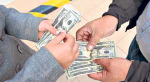 Los prestamistas informales, conocidos tambi&eacute;n como chulqueros frecuentan cantones de la provincia del Azuay facilitando dinero, pero a intereses muy altos.