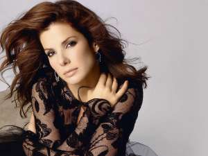 Sandra Bullock es la "mujer m&aacute;s hermosa del mundo", seg&uacute;n revista People