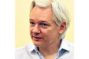 Assange analiza salida de Embajada