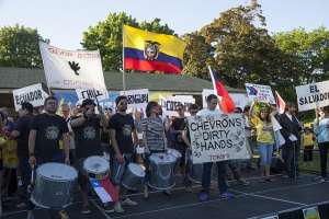 Las organizaciones canadienses se sumaron a la protesta por la contaminaci&oacute;n de Chevron en la Amazonia ecuatoriana. Foto: Tomada de la Canciller&iacute;a