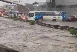 Interagua informó que con la cantidad de lluvia que cayó en Guayaquil el 8 de marzo de 2023, se podrían llenar 7.000 piscinas olímpicas. 