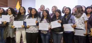 Las beneficiarias durante el acto de adjudicaci&oacute;n.