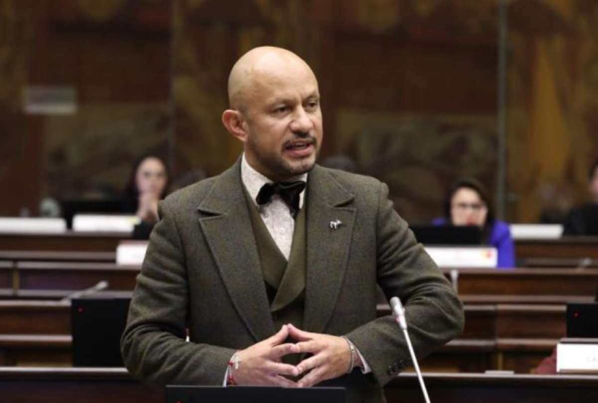 El asambleísta Andrés Castillo plantea juzgar a adolescentes como adultos en delitos gravedad.