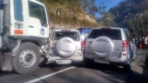 El accidente se registr&oacute;  pocos metros antes de llegar a Gu&aacute;pulo al norte de Quito. Foto: Cortes&iacute;a.