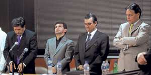 Jim&eacute;nez yVillavicencio junto a sus abogados en la audiencia de apelaci&oacute;n que finalmente fue negada. Foto: &Aacute;lvaro P&eacute;rez/ El Telegrafo