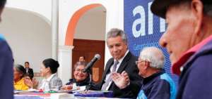 El Primer Mandatario, Len&iacute;n Moreno, visit&oacute; una muestra fotogr&aacute;fica y las instalaciones del centro gerontol&oacute;gico Hogar Coraz&oacute;n de Mar&iacute;a, al norte de Quito.